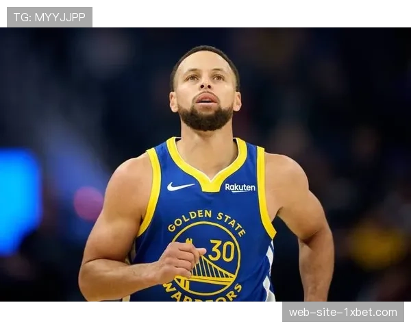 库里无球牵制力依然顶级 为队友创造空间价值无可替代